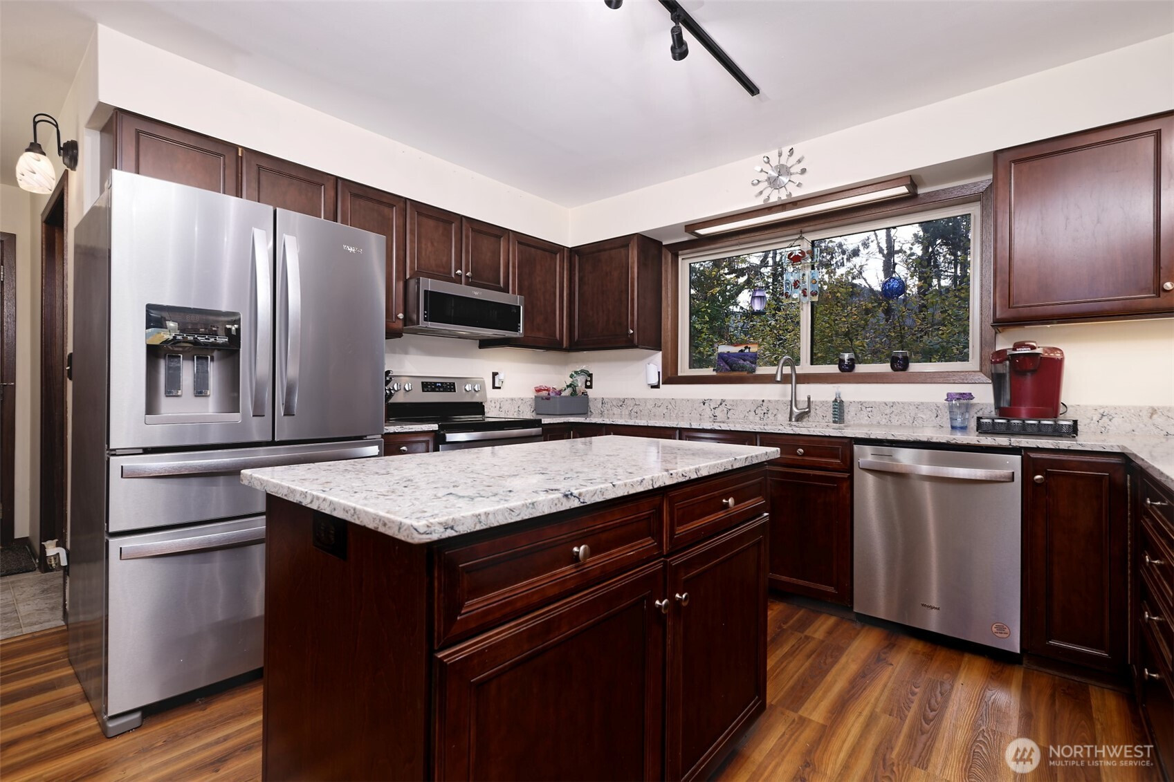 5791 N Lake Cushman Road, Hoodsport, WA 98548