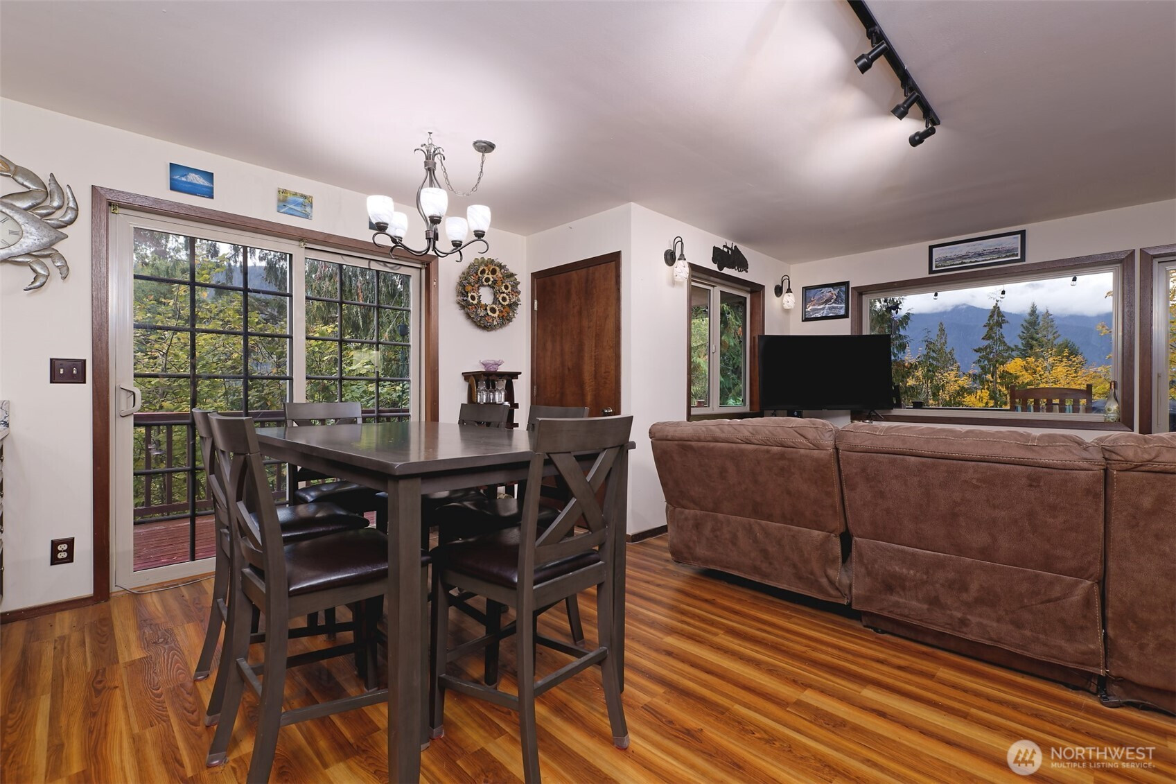 5791 N Lake Cushman Road, Hoodsport, WA 98548