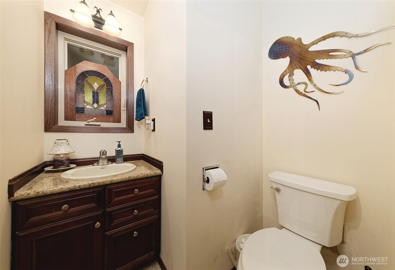 5791 N Lake Cushman Road, Hoodsport, WA 98548