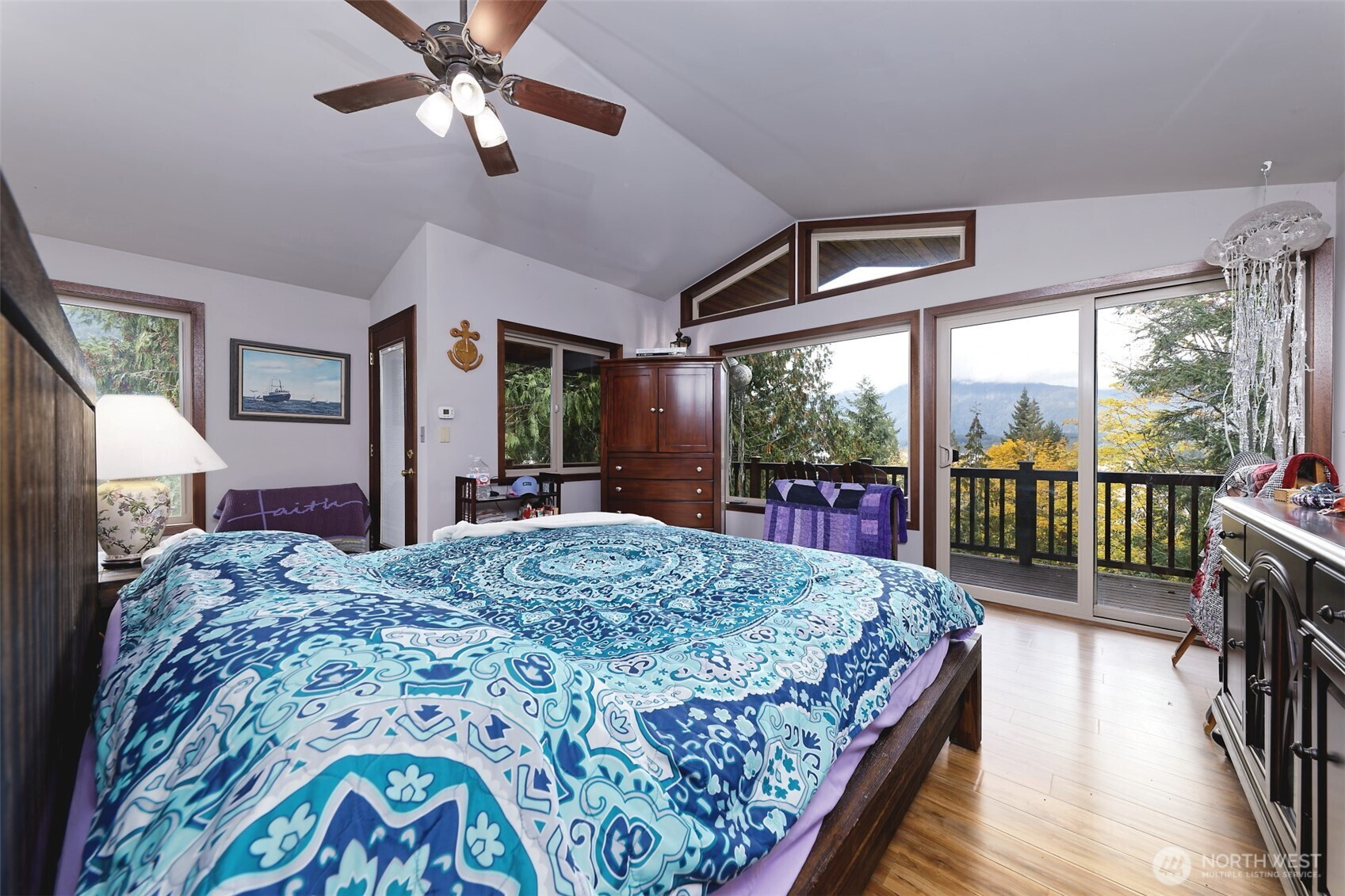 5791 N Lake Cushman Road, Hoodsport, WA 98548