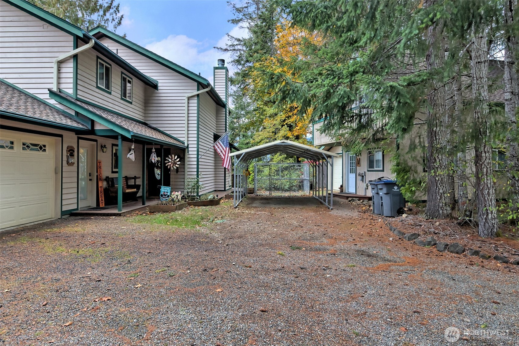 5791 N Lake Cushman Road, Hoodsport, WA 98548