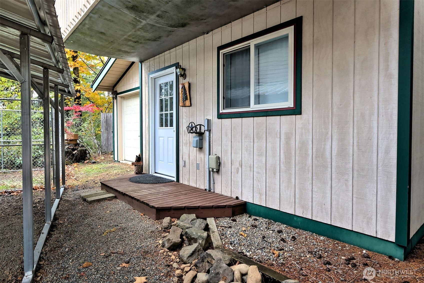 5791 N Lake Cushman Road, Hoodsport, WA 98548