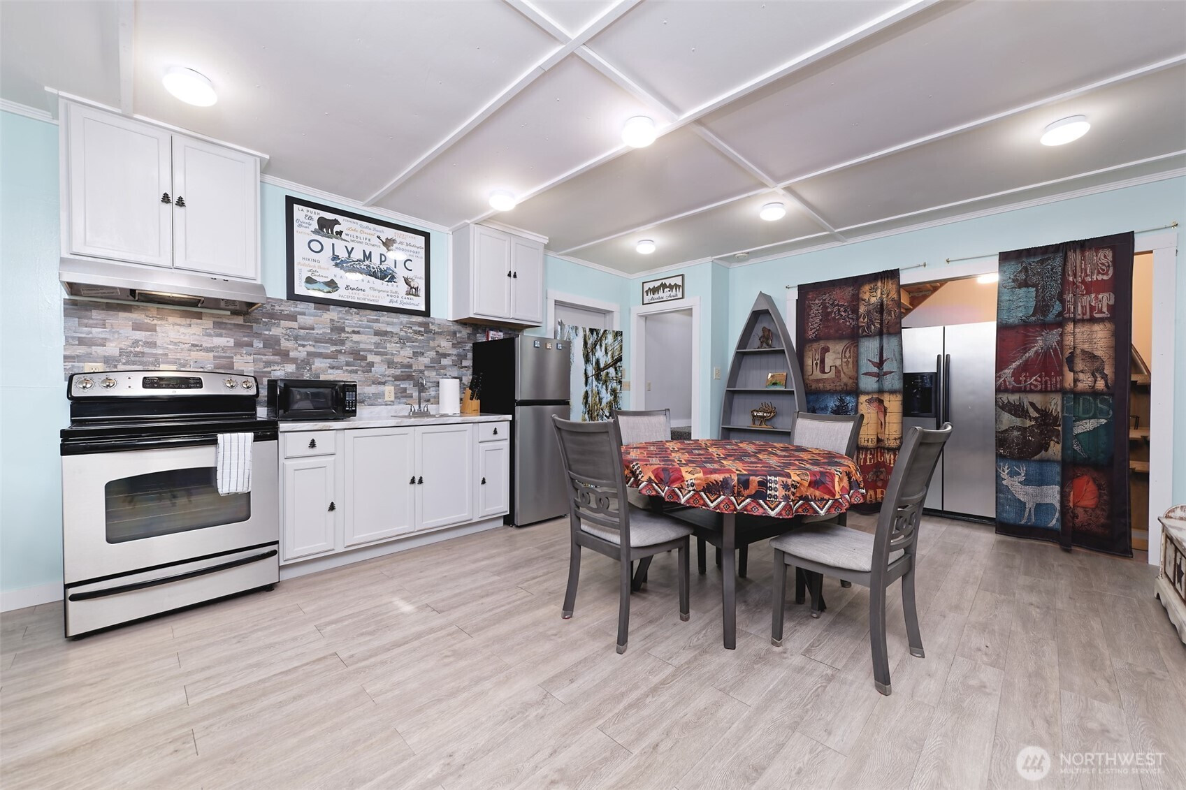 5791 N Lake Cushman Road, Hoodsport, WA 98548