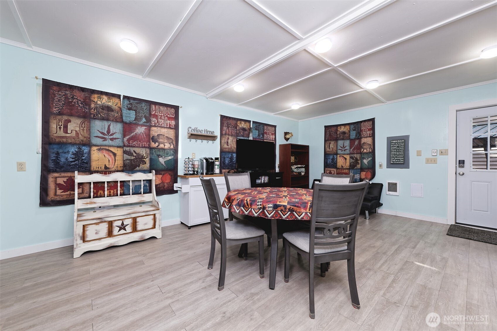 5791 N Lake Cushman Road, Hoodsport, WA 98548