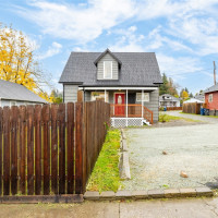 718 N 1st Street, Mount Vernon, WA 98273