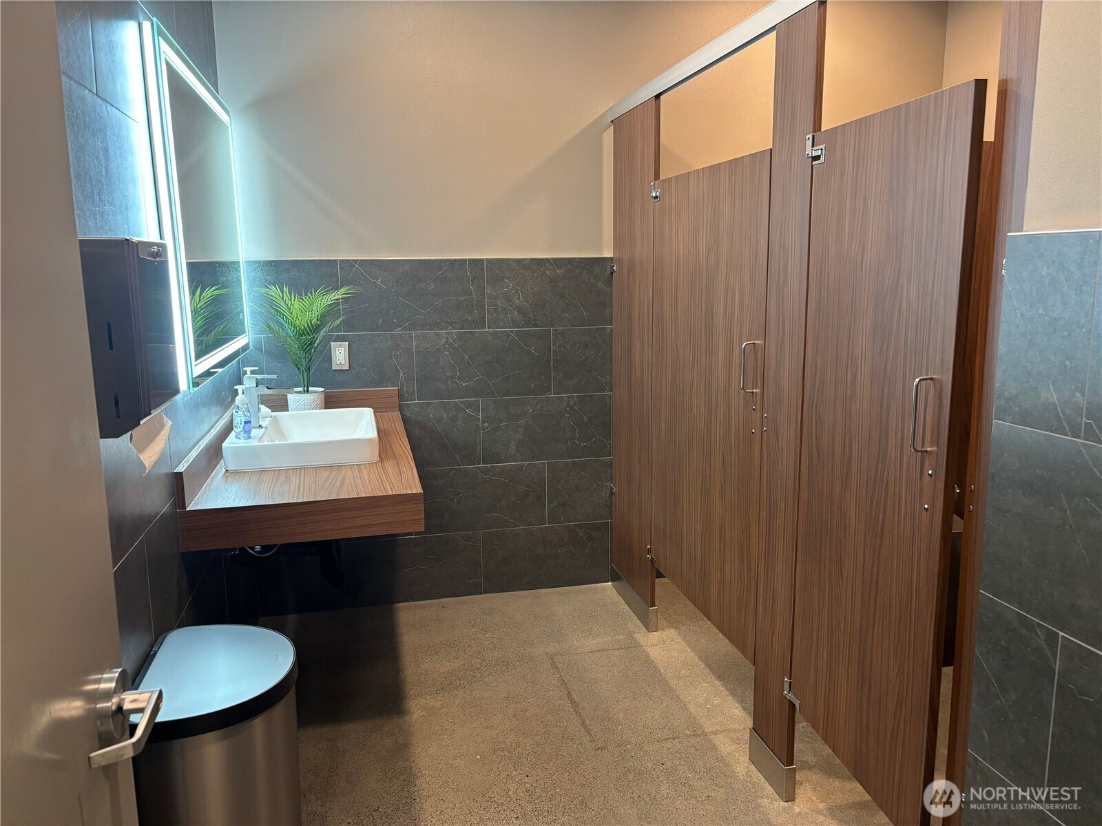 1725 Continental Place, Mount Vernon, WA 98273