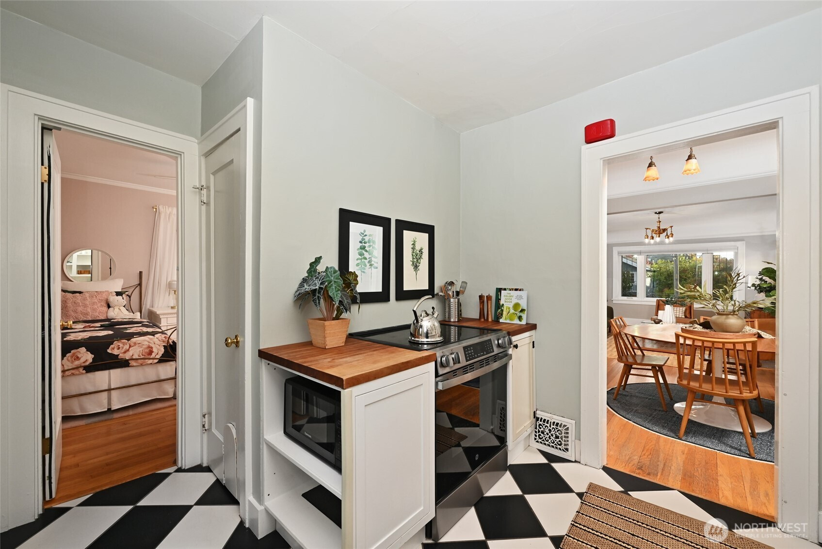 608 NW 84th Street, Seattle, WA 98117