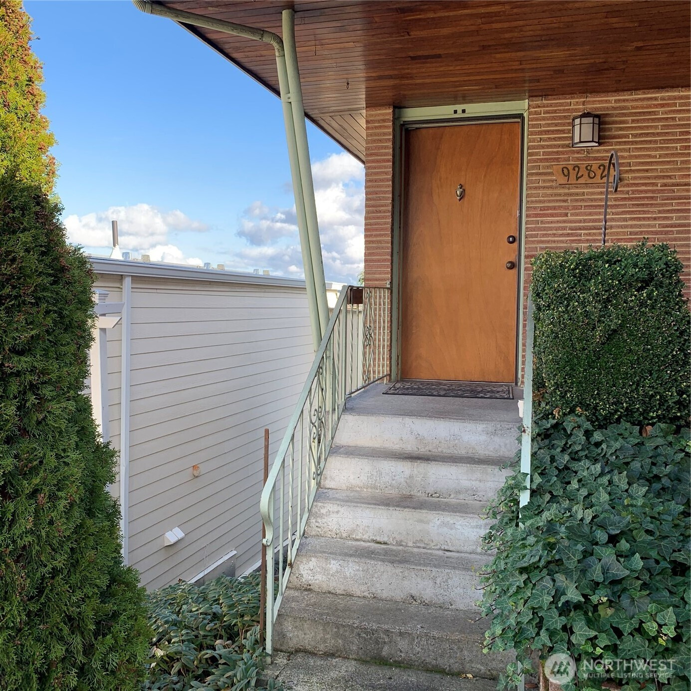 9284 50th Avenue S, Seattle, WA 98118