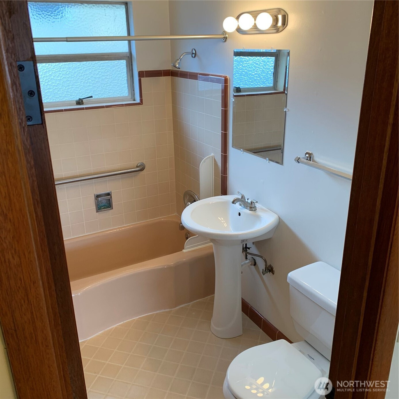 9284 50th Avenue S, Seattle, WA 98118