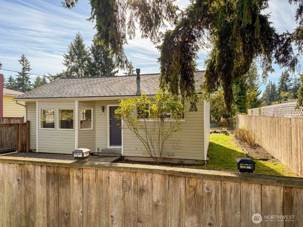 5916 207th Place SW, Lynnwood, WA 98036