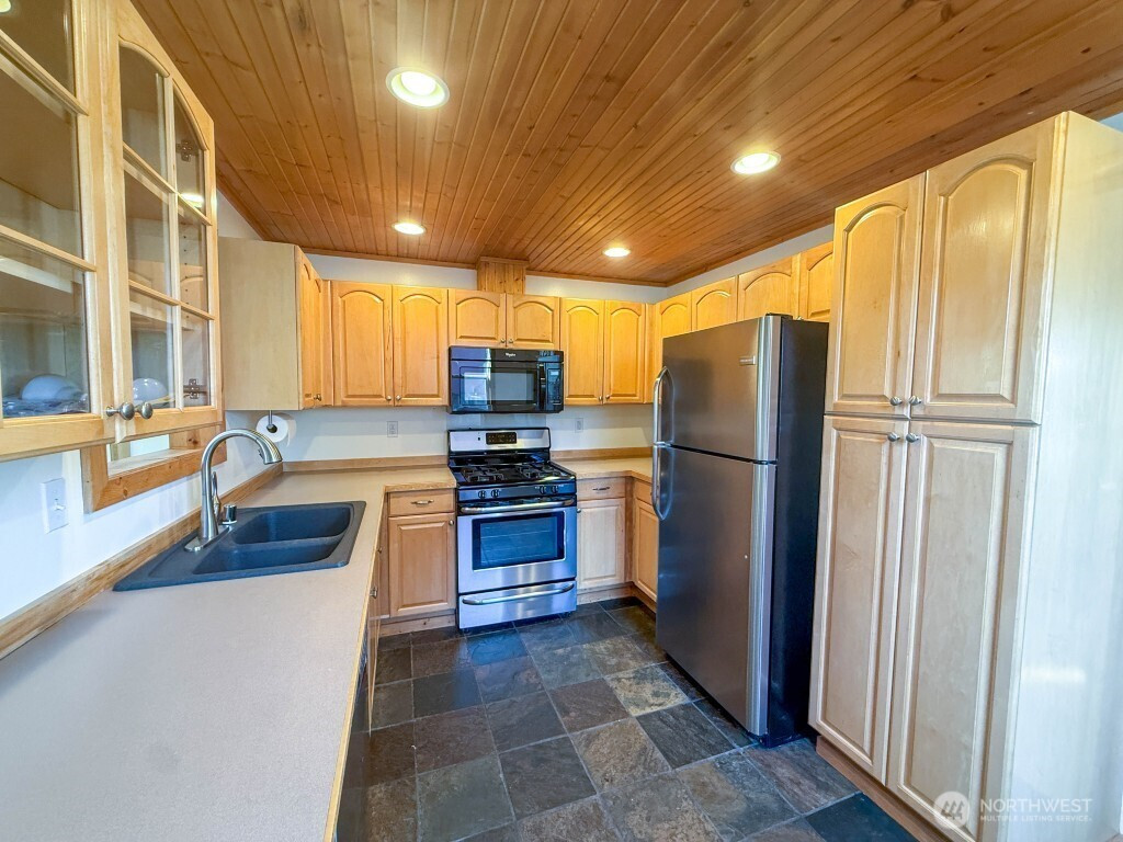 5916 207th Place SW, Lynnwood, WA 98036