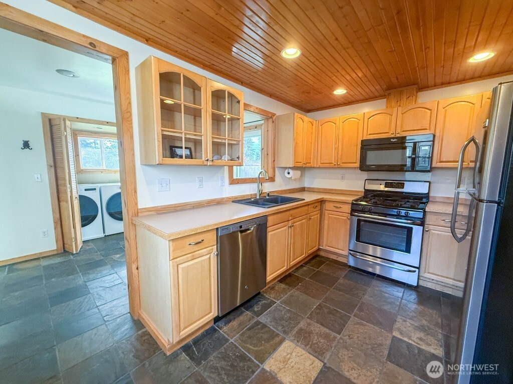 5916 207th Place SW, Lynnwood, WA 98036