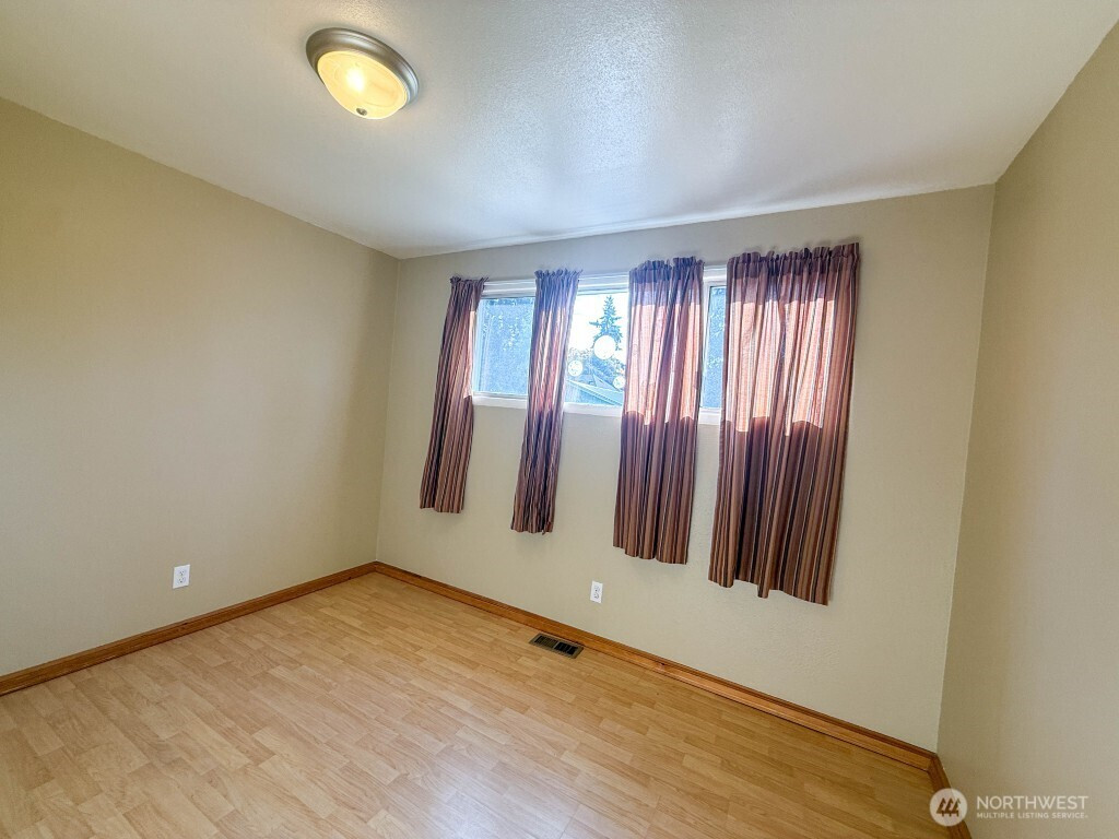 5916 207th Place SW, Lynnwood, WA 98036