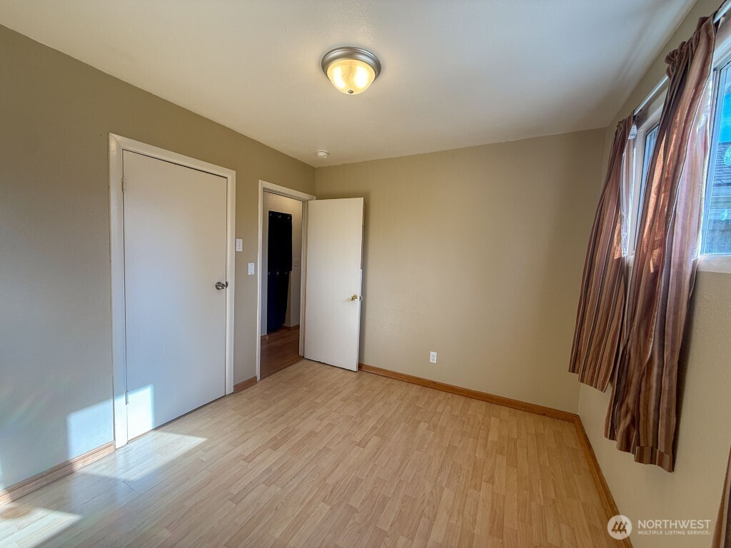 5916 207th Place SW, Lynnwood, WA 98036