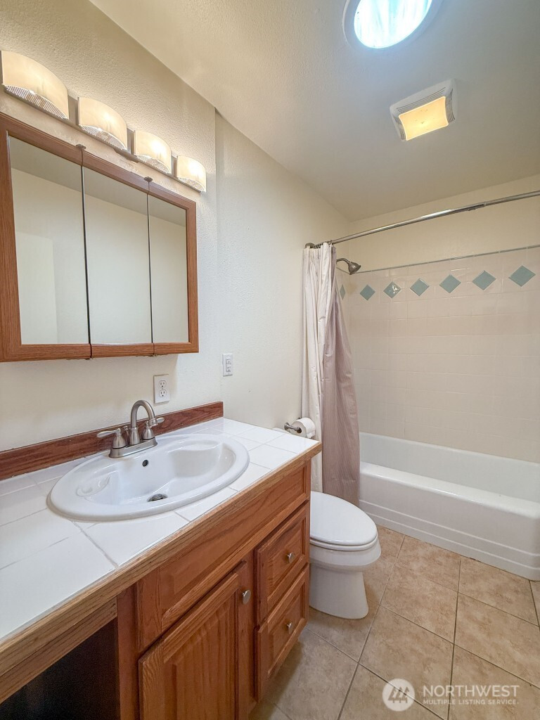 5916 207th Place SW, Lynnwood, WA 98036