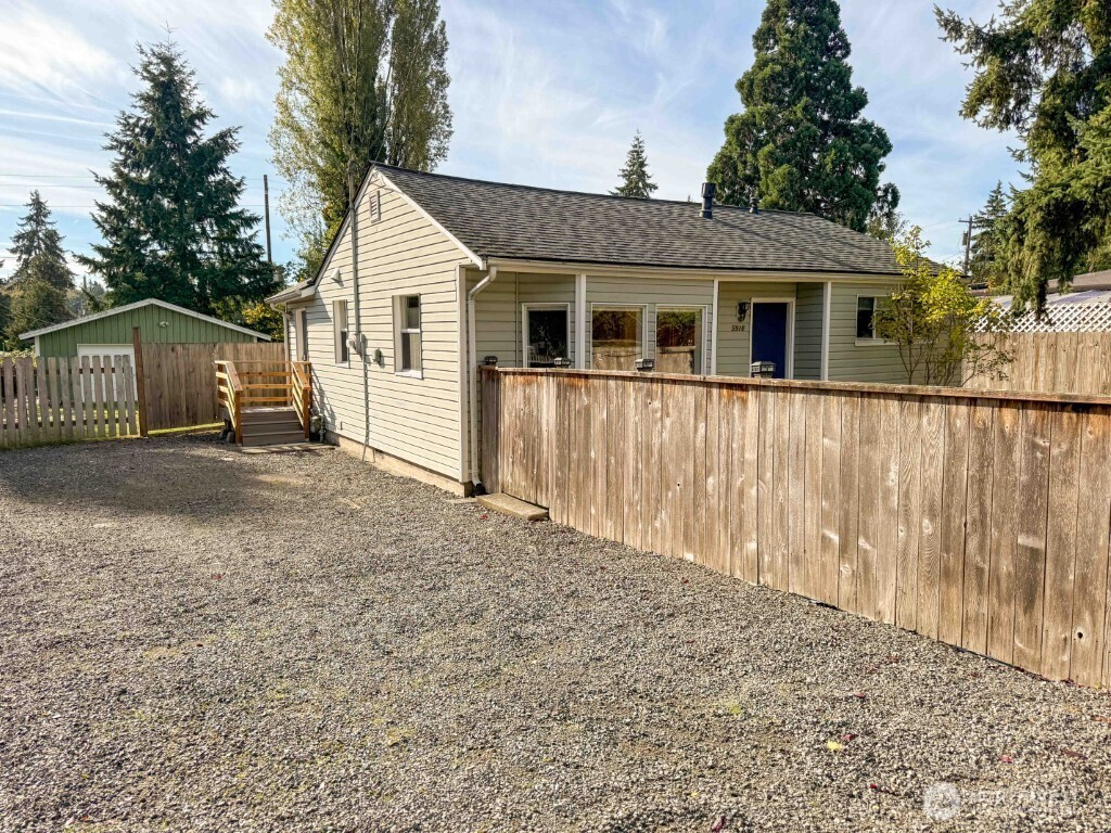 5916 207th Place SW, Lynnwood, WA 98036