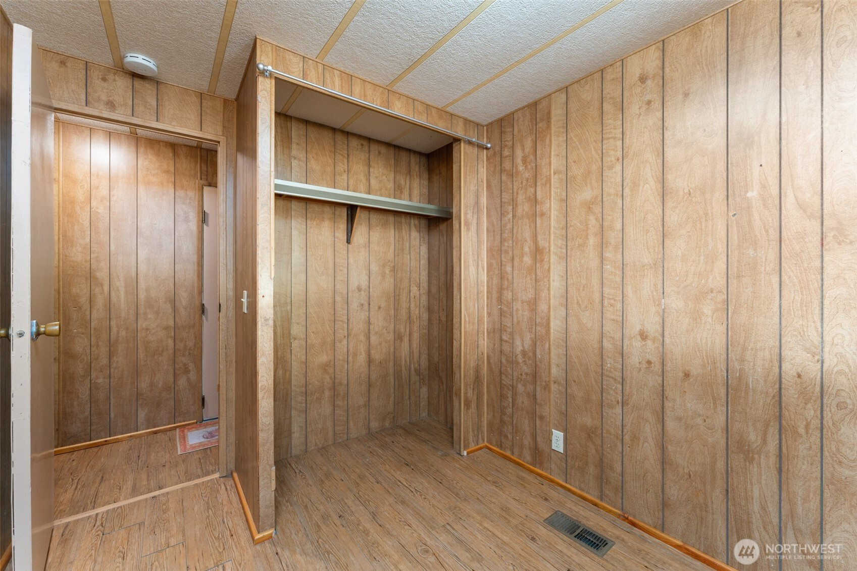 271 Chestnut Street, Chelan Falls, WA 98817