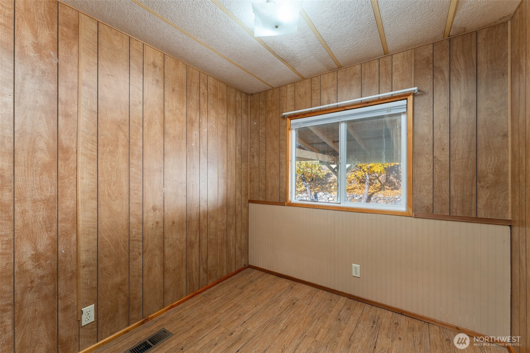 271 Chestnut Street, Chelan Falls, WA 98817