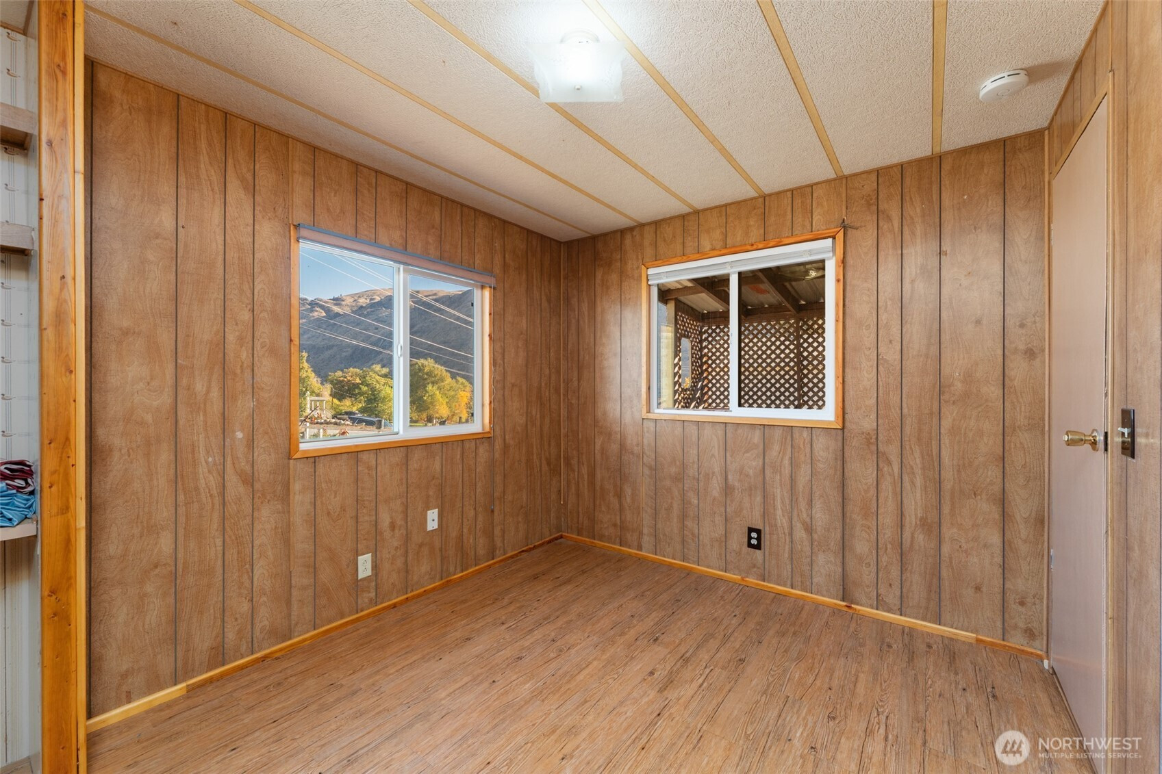 271 Chestnut Street, Chelan Falls, WA 98817