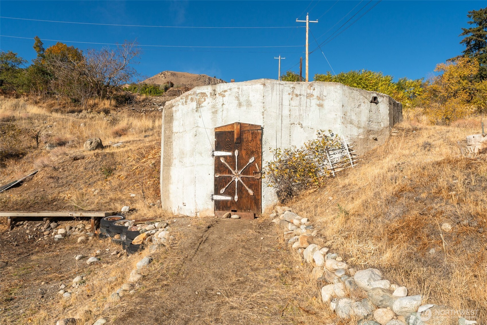 271 Chestnut Street, Chelan Falls, WA 98817