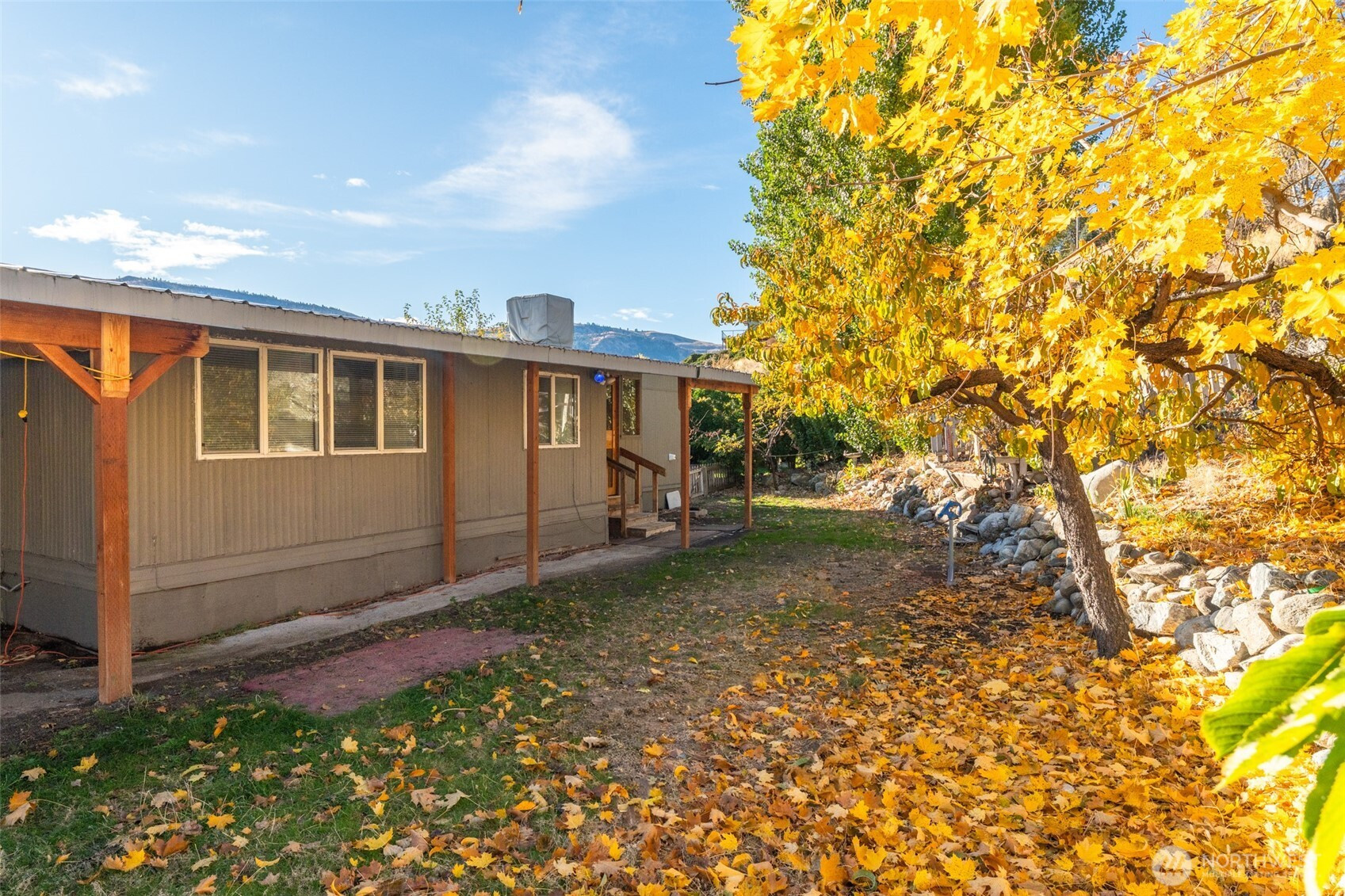 271 Chestnut Street, Chelan Falls, WA 98817