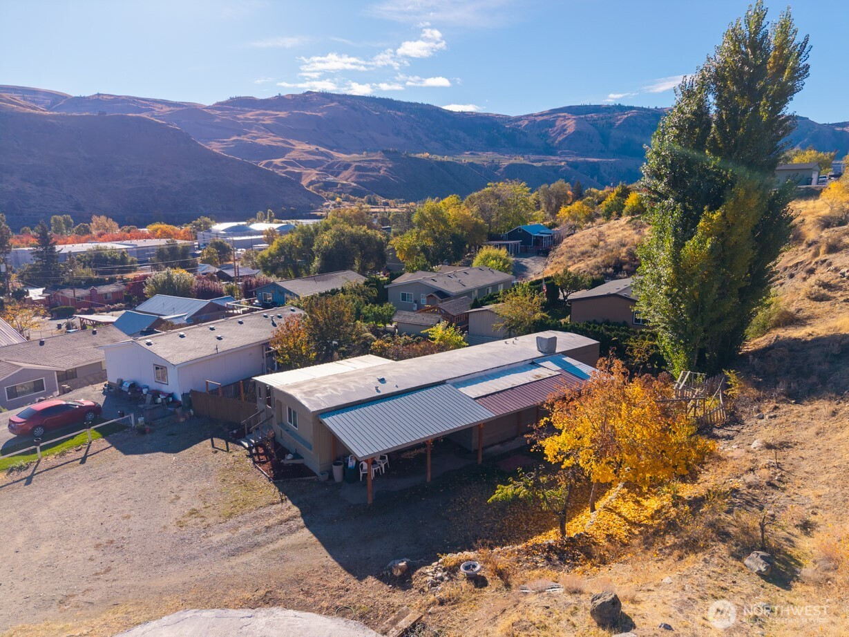 271 Chestnut Street, Chelan Falls, WA 98817