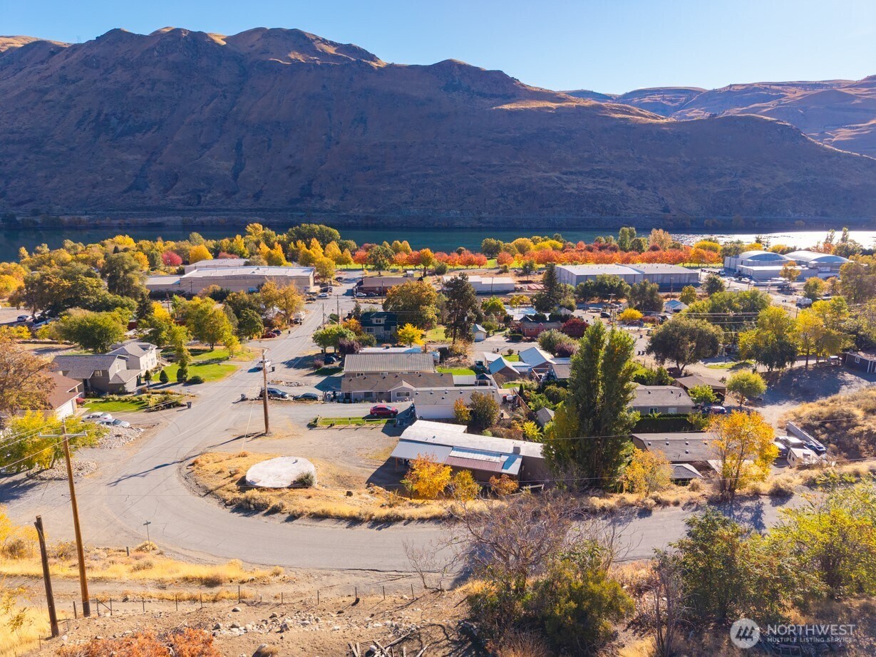 271 Chestnut Street, Chelan Falls, WA 98817