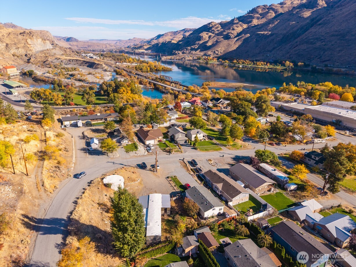 271 Chestnut Street, Chelan Falls, WA 98817