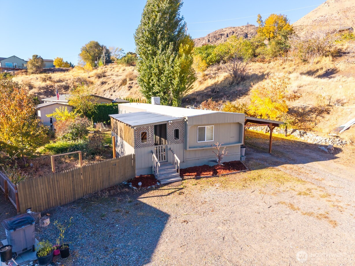 271 Chestnut Street, Chelan Falls, WA 98817