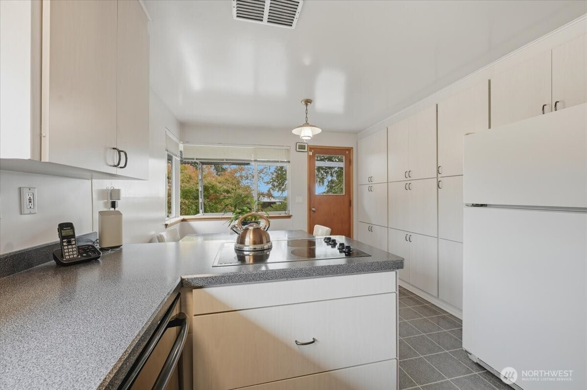 5501 106th Avenue NE, Kirkland, WA 98033