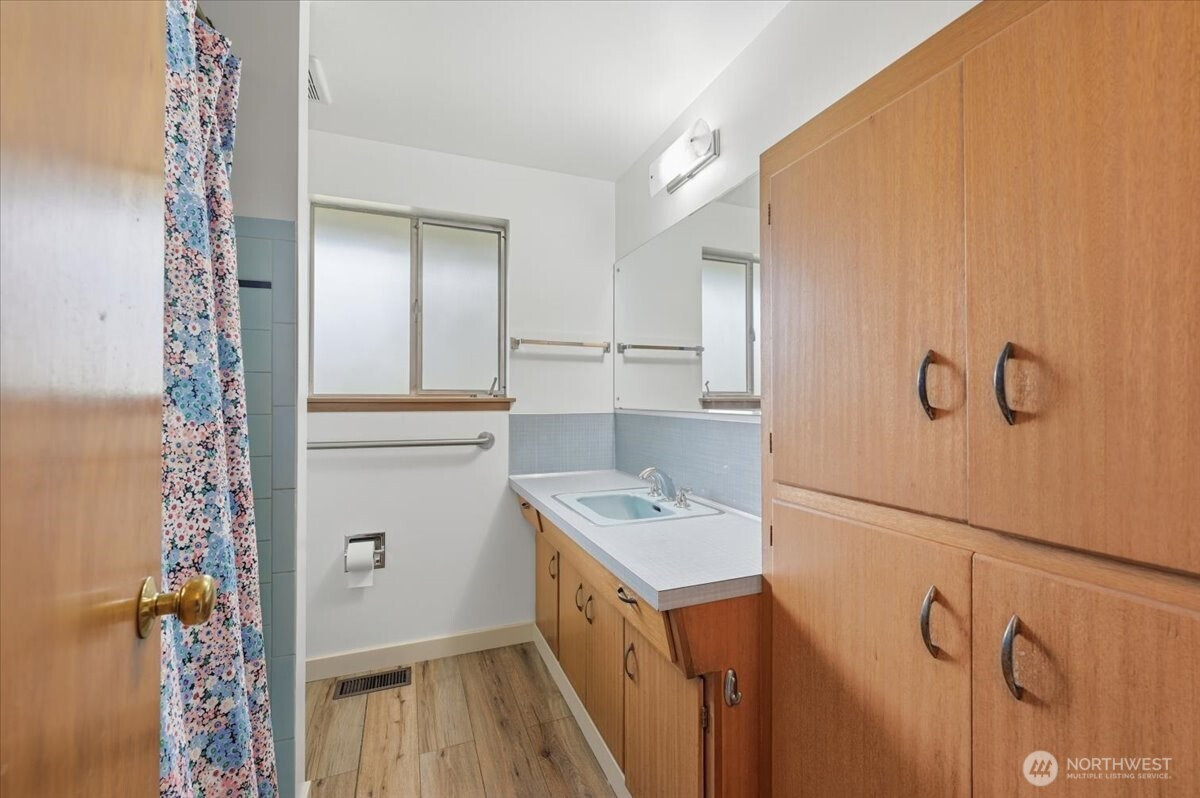 5501 106th Avenue NE, Kirkland, WA 98033