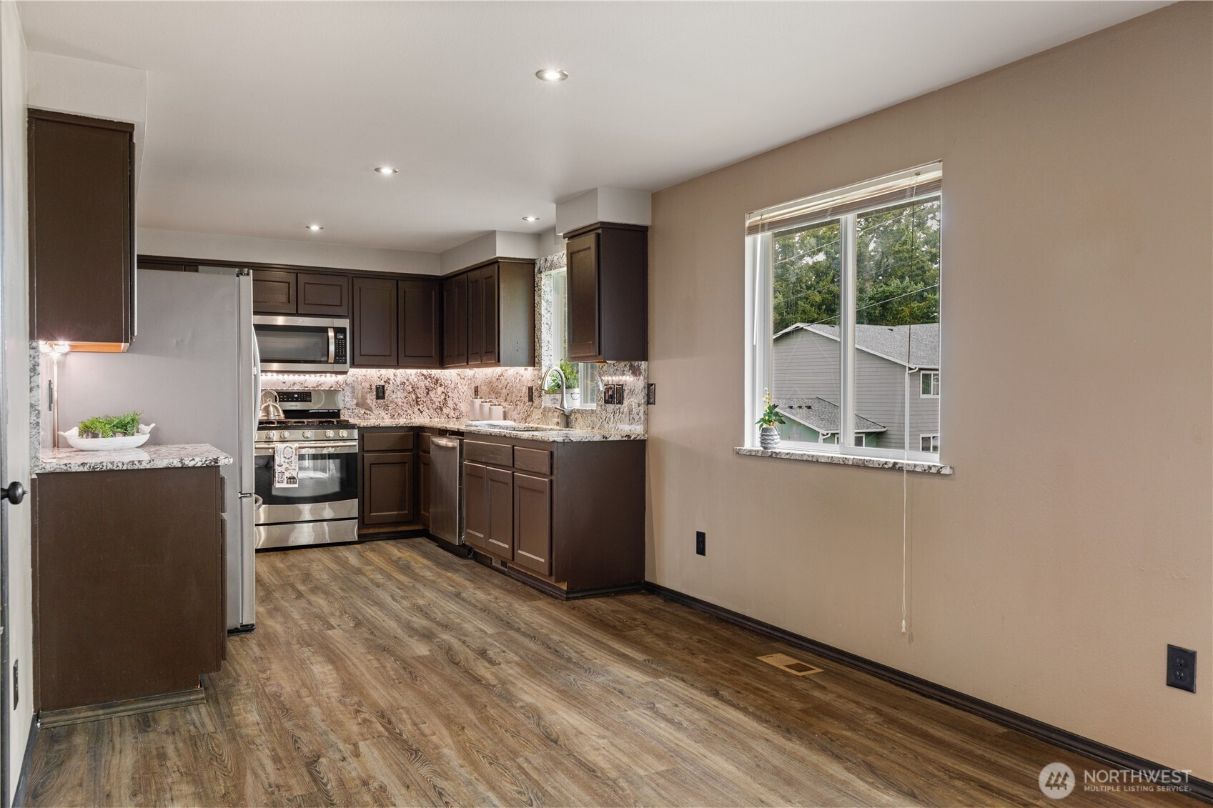 1740 SW Nienhuis Street, Oak Harbor, WA 98277