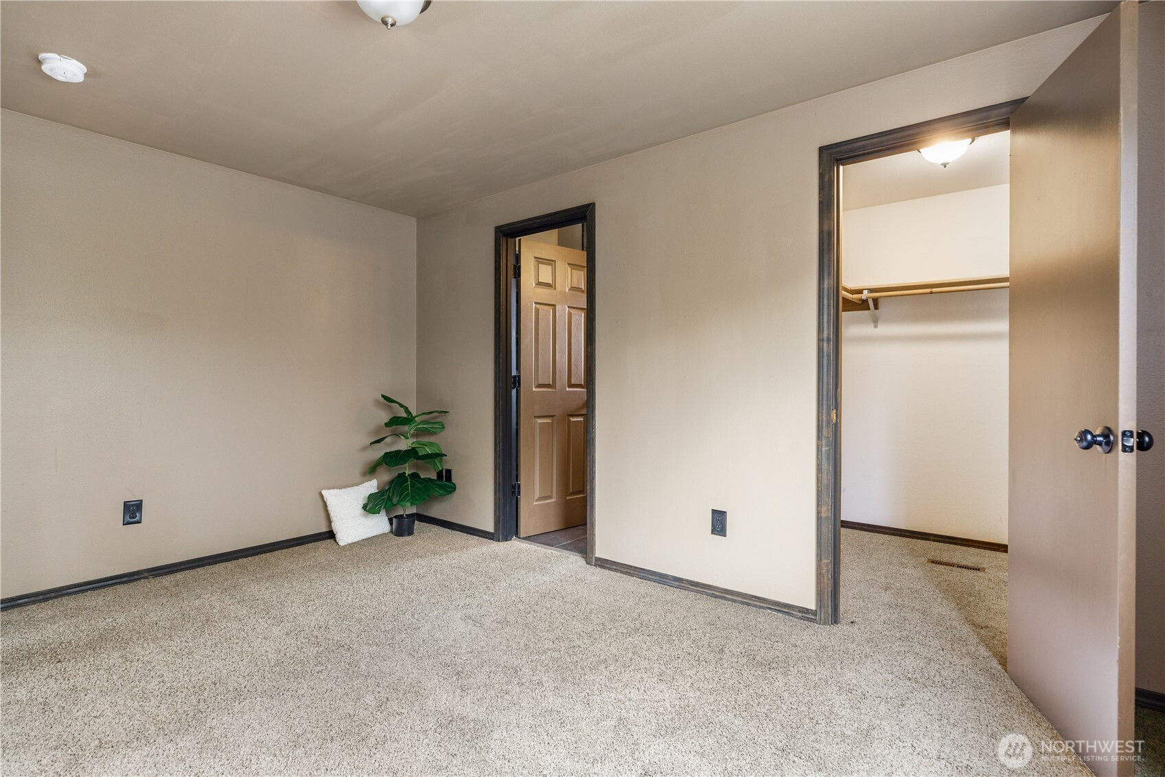 1740 SW Nienhuis Street, Oak Harbor, WA 98277