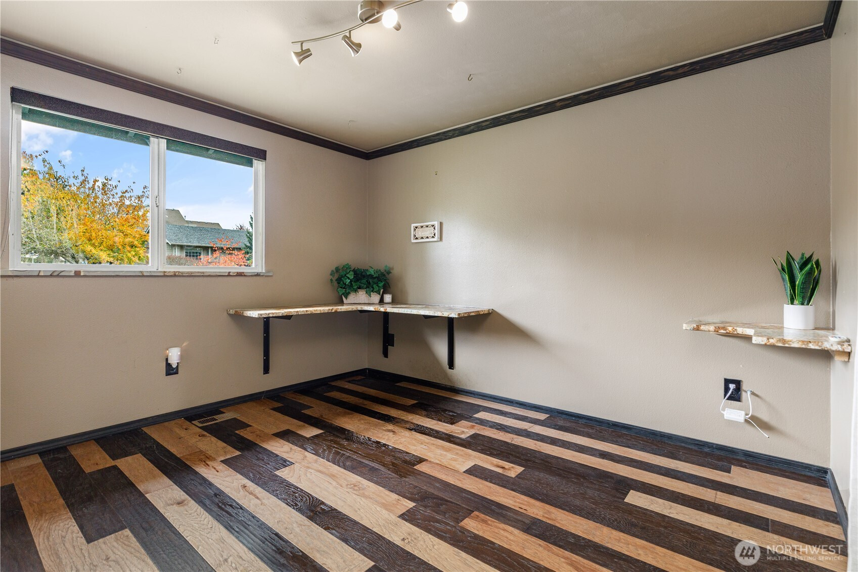 1740 SW Nienhuis Street, Oak Harbor, WA 98277