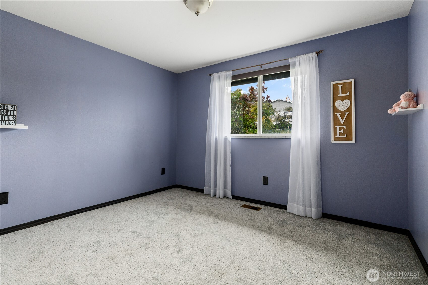 1740 SW Nienhuis Street, Oak Harbor, WA 98277