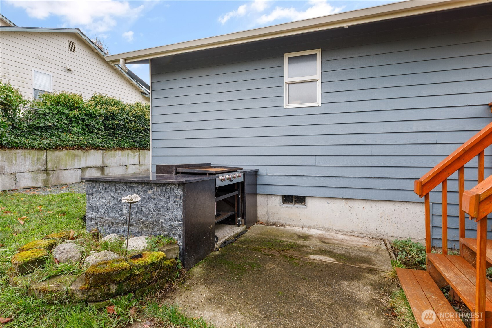 1740 SW Nienhuis Street, Oak Harbor, WA 98277