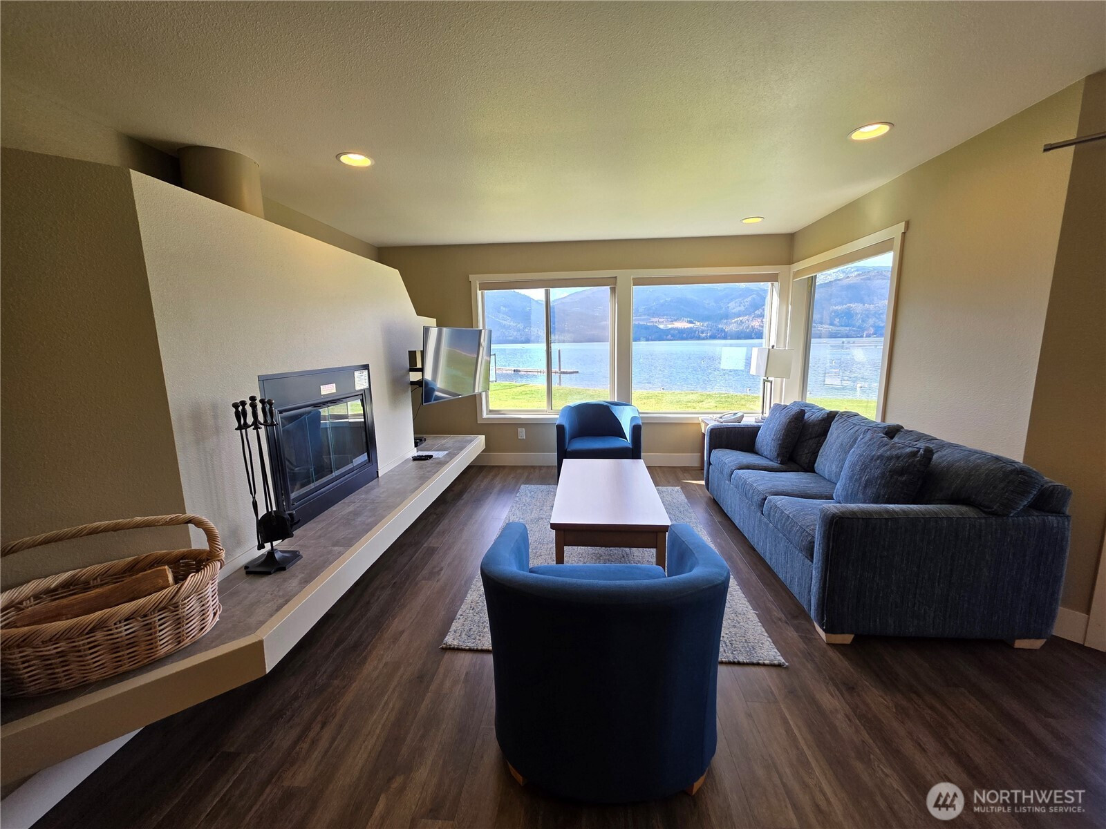 1 Lakeside 702-G, Manson, WA 98831