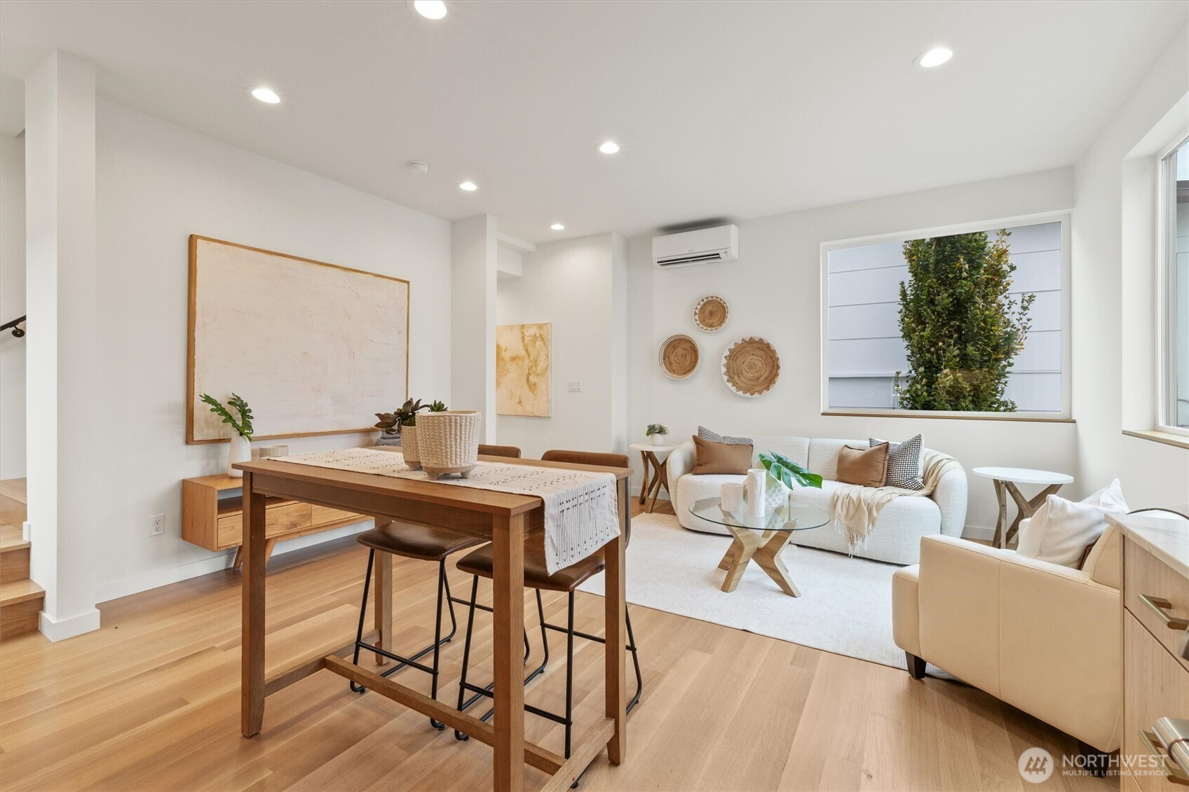 2214 Broadway E, Seattle, WA 98102