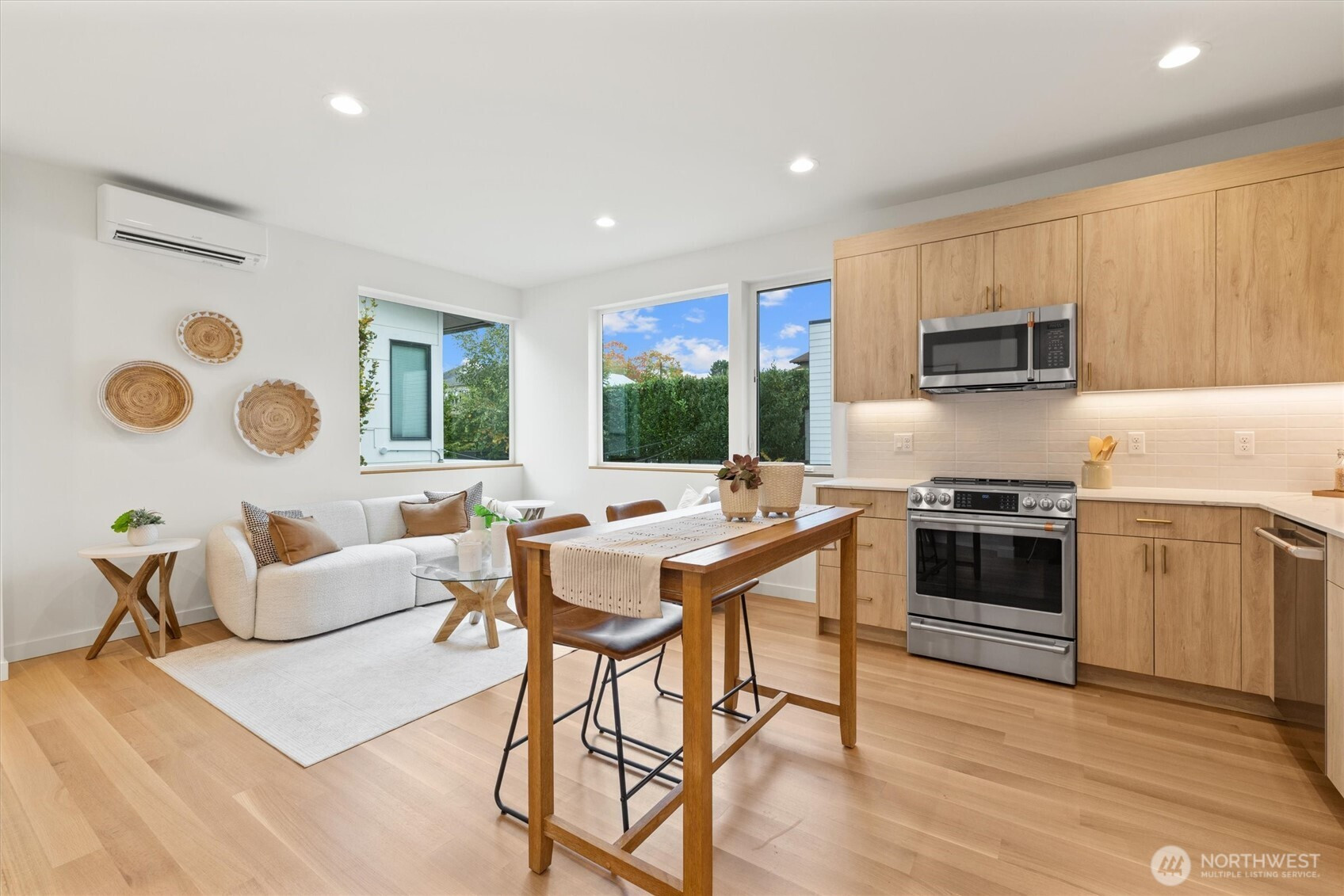 2214 Broadway E, Seattle, WA 98102