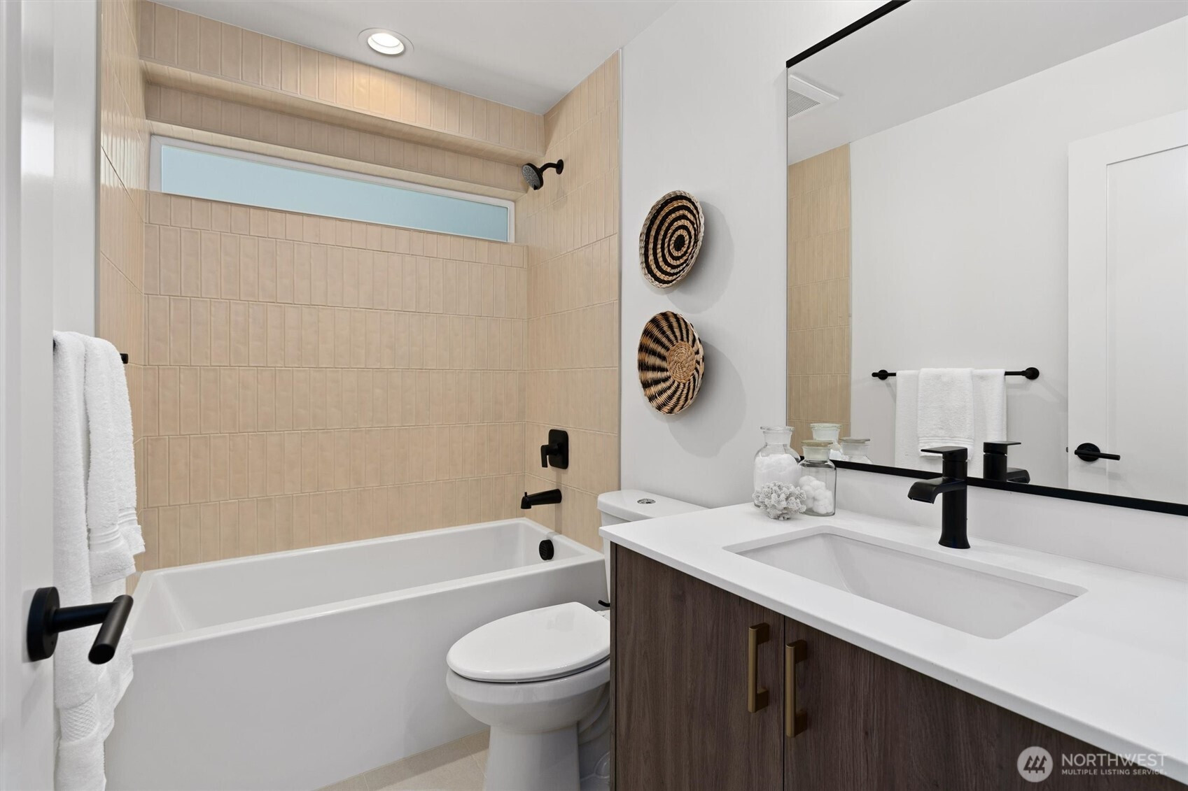 2214 Broadway E, Seattle, WA 98102