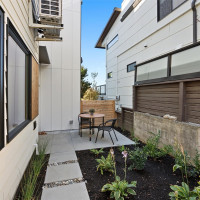 2214 Broadway E, Seattle, WA 98102