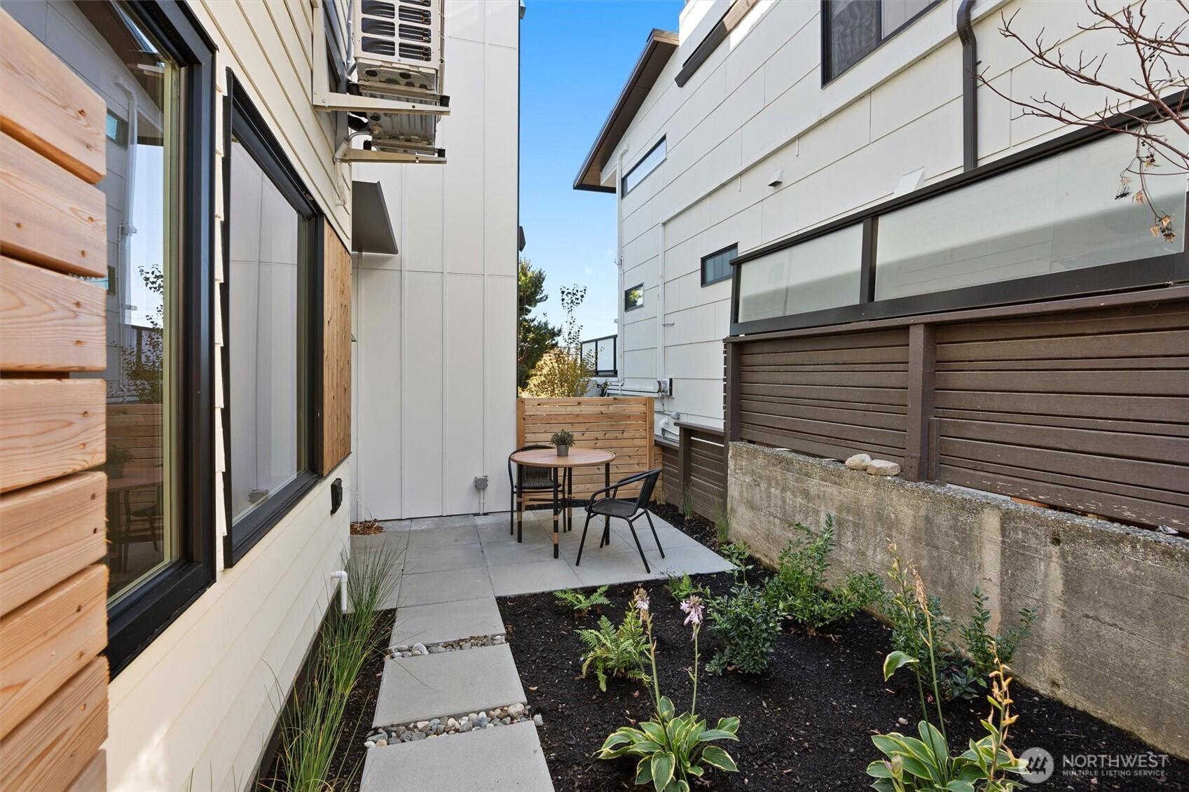 2214 Broadway E, Seattle, WA 98102