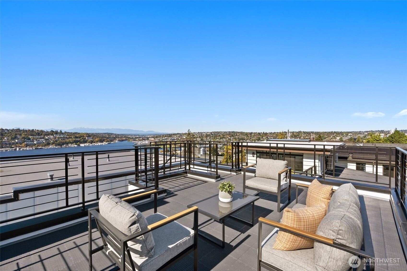 2214 Broadway E, Seattle, WA 98102