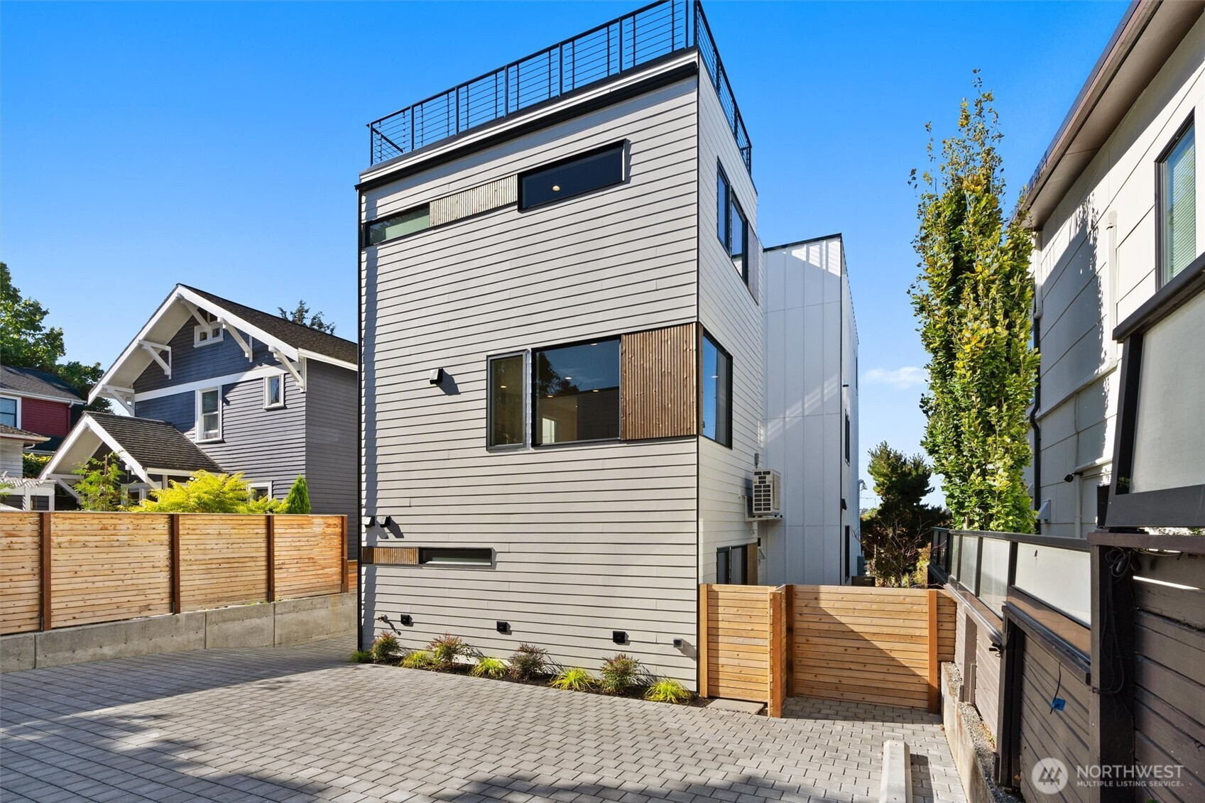 2214 Broadway E, Seattle, WA 98102