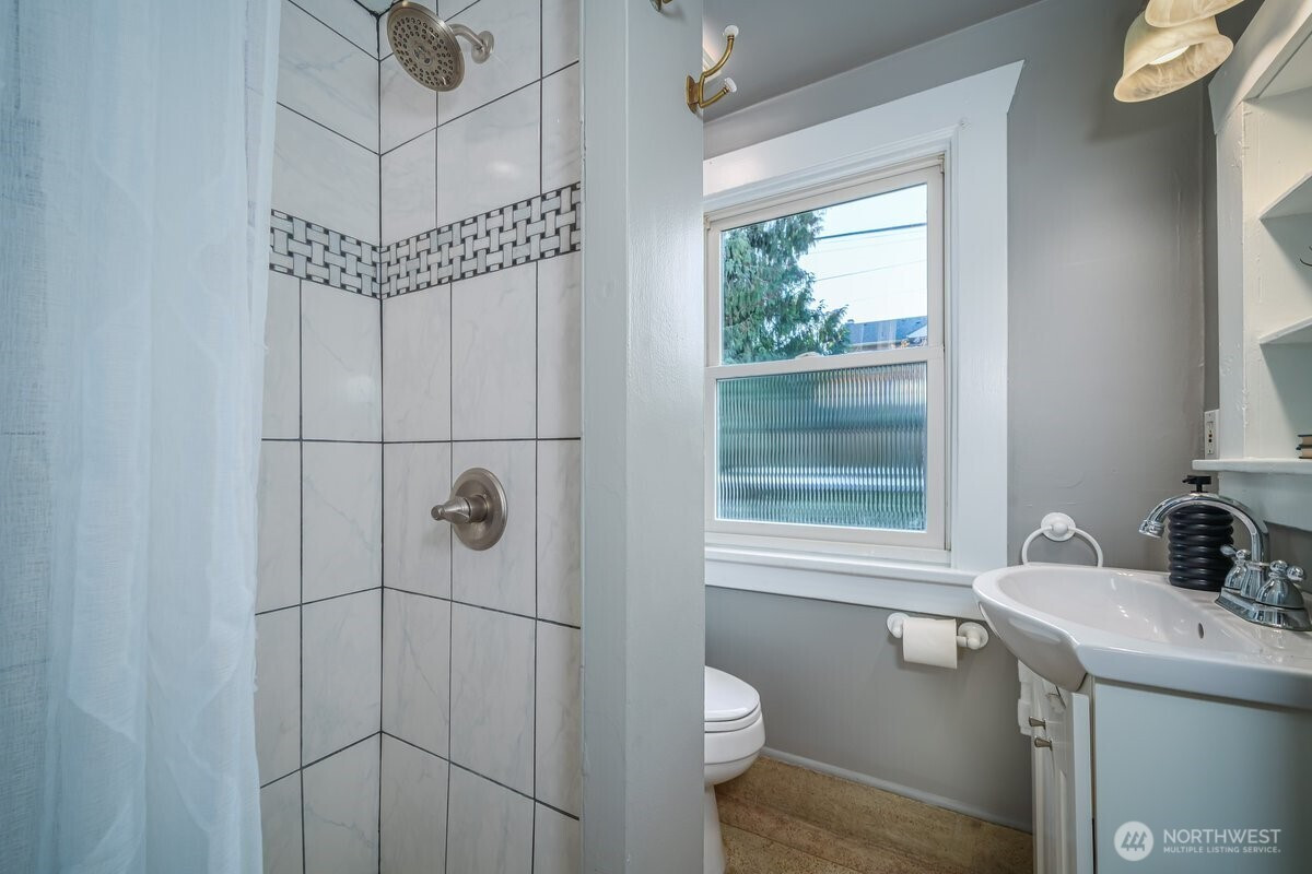 5417 40th Avenue SW, Seattle, WA 98136