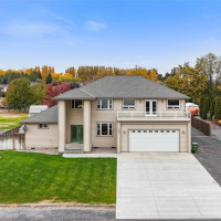 8261 Diamond Point Circle NE, Moses Lake, WA 98837