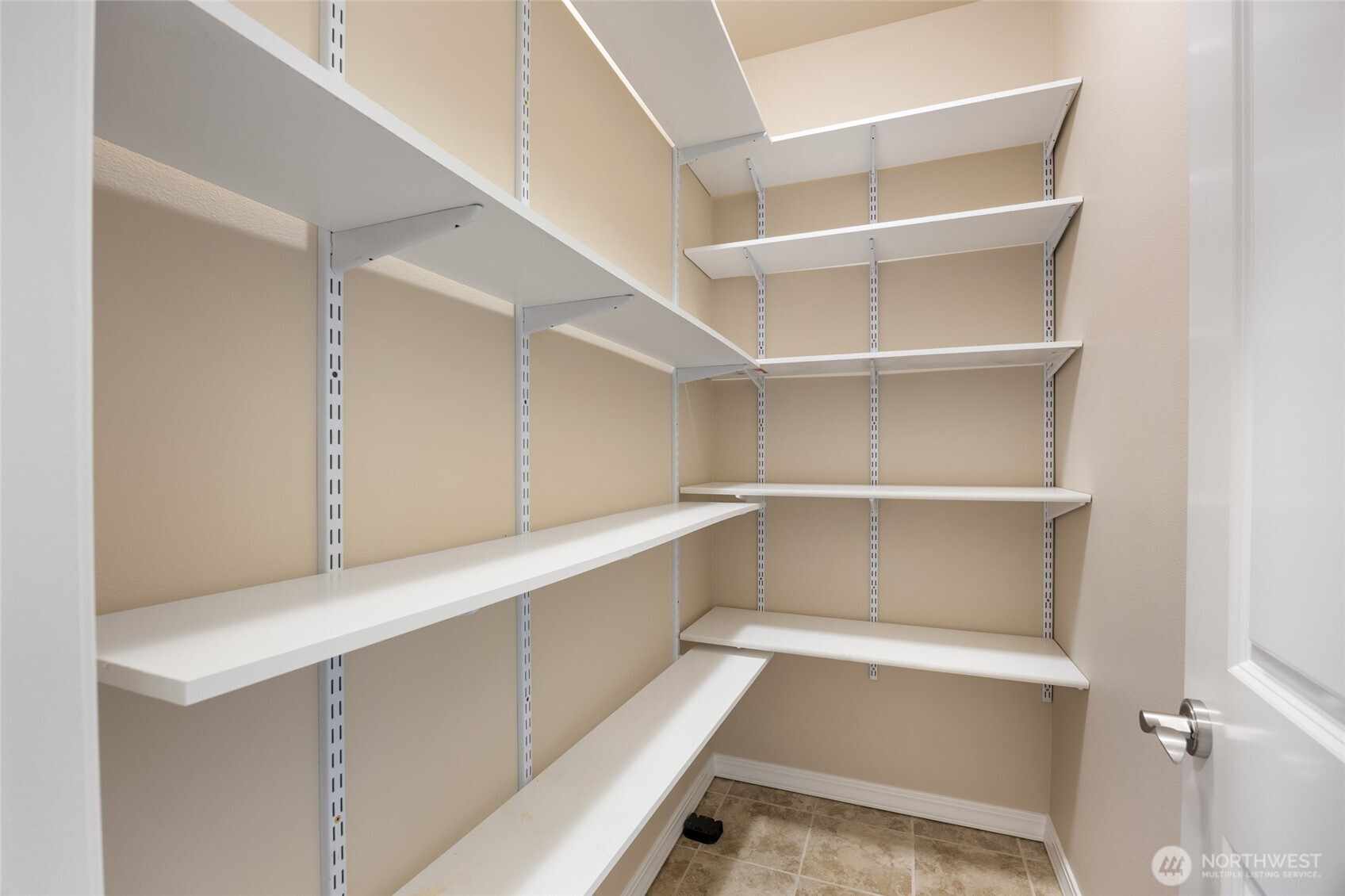 8261 Diamond Point Circle NE, Moses Lake, WA 98837