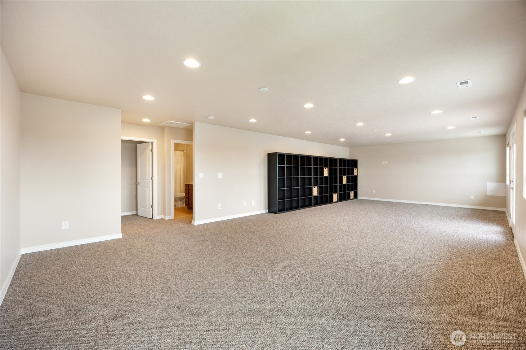 8261 Diamond Point Circle NE, Moses Lake, WA 98837