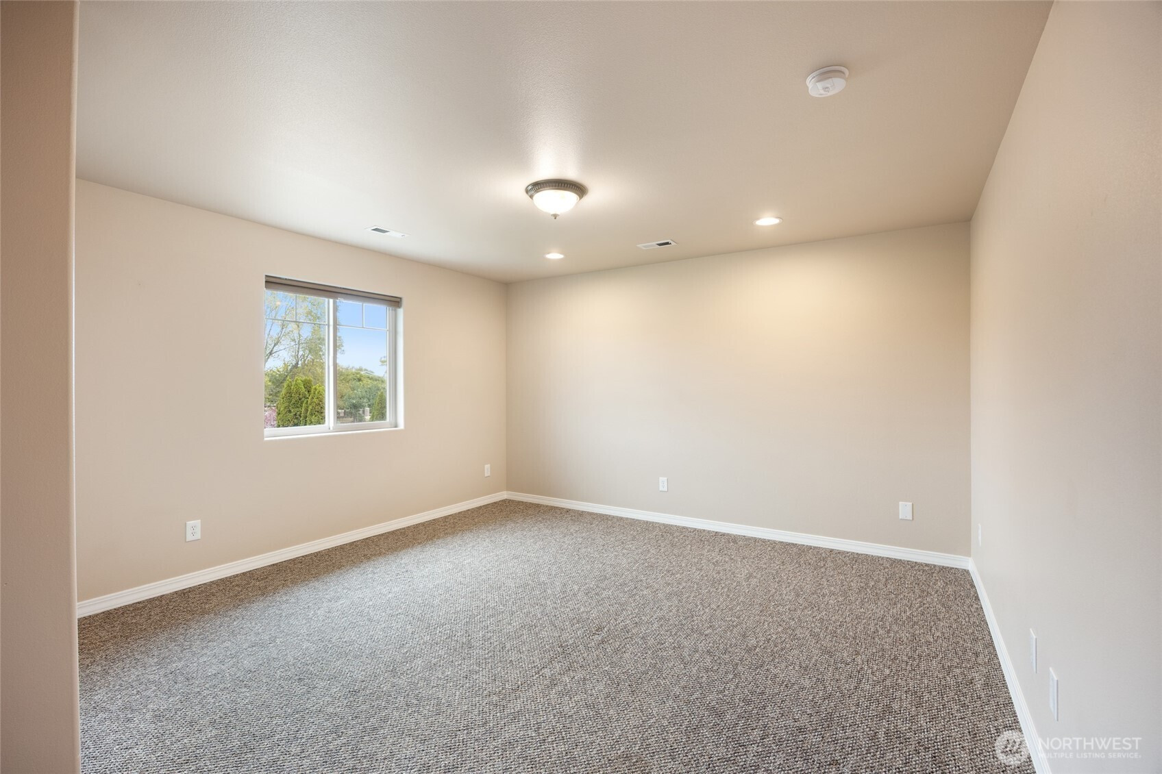 8261 Diamond Point Circle NE, Moses Lake, WA 98837