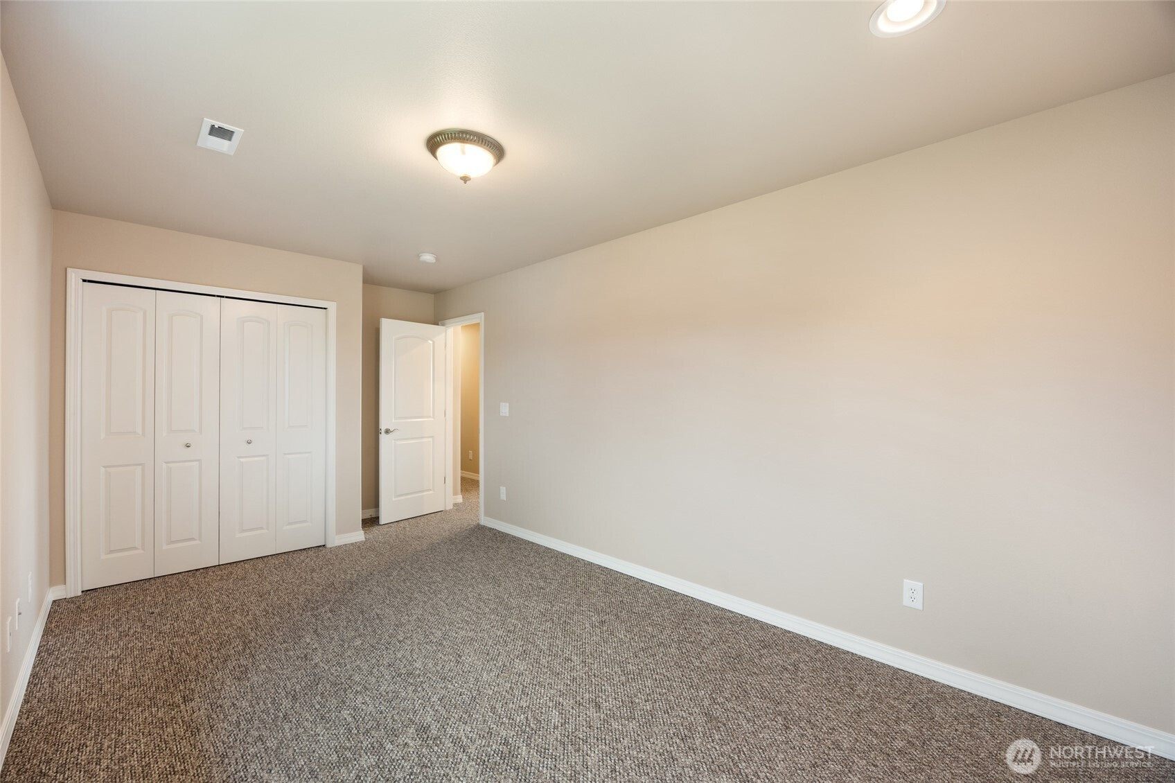 8261 Diamond Point Circle NE, Moses Lake, WA 98837